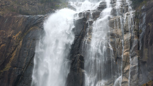 天台山大瀑布实拍合集4K含水声59秒视频