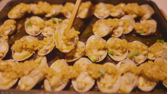 慢镜头升格拍摄4k素材中餐海鲜美食小吃碳烤花甲视频