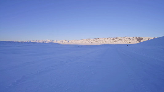 新疆雪地白天延时视频