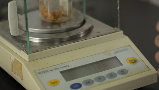 粉碎榨菜取样实验室检测[酱瓜]视频