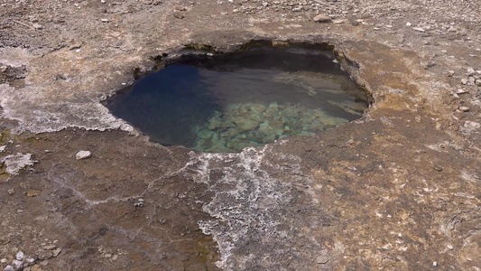 沸水起泡器间歇泉有主要喷发的活跃间歇泉美国怀俄明州视频