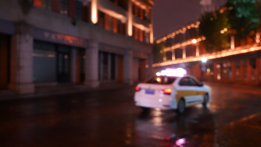 城市雨天夜晚交通道路灯光车流4k素材视频