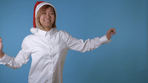 庆祝圣诞节的亚洲女孩6秒视频