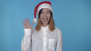 美丽的韩国女性戴着圣诞帽7秒视频