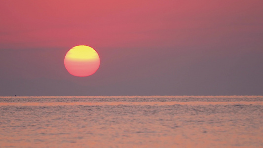 美丽的日落海平面上的日出旅行自然概念背景视频