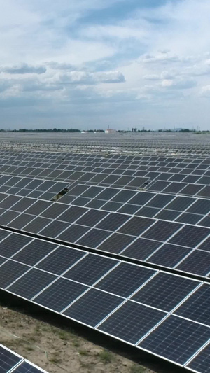 戈壁滩太阳能发电航拍太阳能板45秒视频