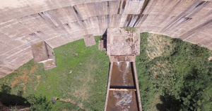 水力发电大坝拱门向30秒视频