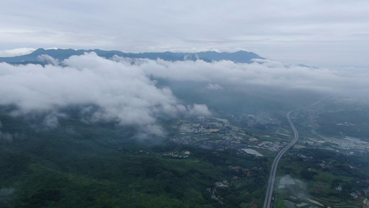 航拍大自然雨后山间云雾缭绕视频