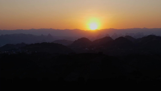 阳朔山顶日落视频