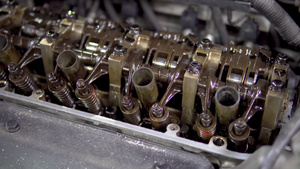 机械维修服务修理车发动机15秒视频