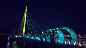 夜里看到一个美丽的桥35秒视频