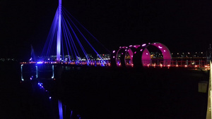 夜里看到一个美丽的桥的景象12秒视频