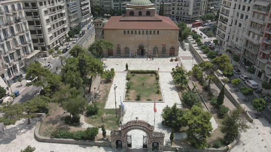 塞萨洛尼基希腊圣索非亚大教堂拜占庭式教堂的空中无人机视频