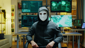 带着白色面具隐藏身份的危险黑客12秒视频