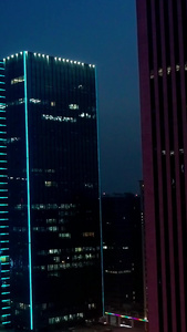 航拍赛博朋克风格的都市夜景灯光秀视频