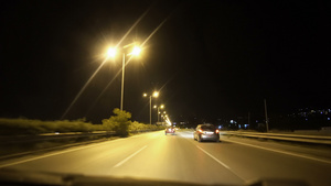 在现代高速公路上夜间驾车29秒视频
