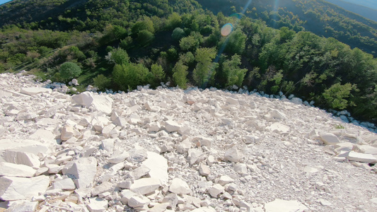 大理石废物填埋场的生态灾难山丘荒山山脉视频