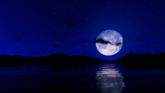 满月反射水面与星空和时落云相对的浪漫情景hd视频