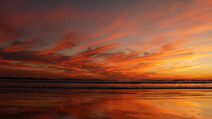 加州夏季海滩美学金色的夕阳生动的戏剧性云彩在太平洋19秒视频
