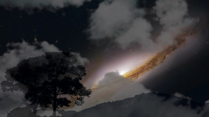 银河系的圆形景象向后回绕月山和大树夜空中有乌云20秒视频