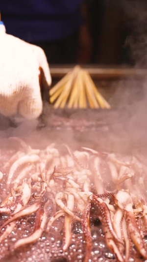 素材慢镜头升格拍摄海鲜水产特色美食烧烤鱿鱼制作过程慢动作76秒视频