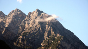 延时意大利阿尔卑斯山近景白云水汽9秒视频