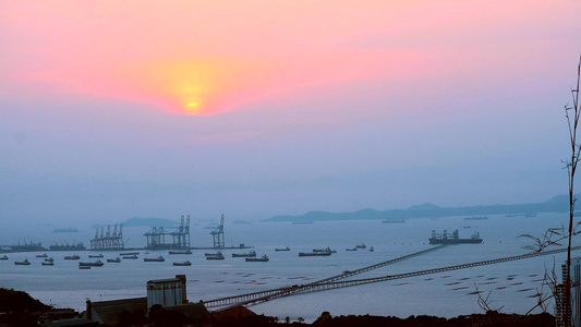 海面的日落和海面的顶端风景视频