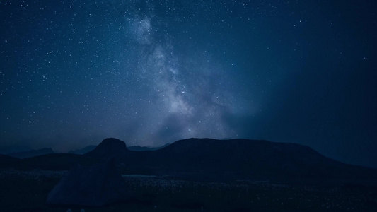 夜晚露营星空唯美延时视频