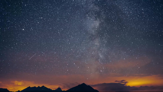 夜晚星空流星山区唯美延时视频