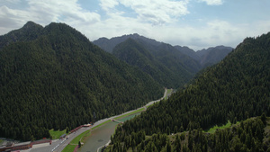 航拍5A天山大峡谷景区牦牛湖林海景观区视频44秒视频