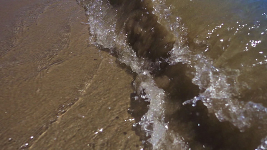 海浪在沙滩上[海滨浴场]视频
