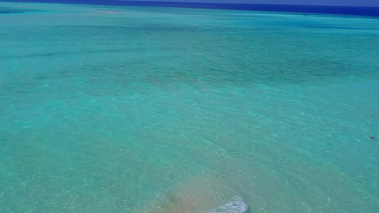 白沙背景蓝绿海洋热带海岸线海滩空中旅游视频