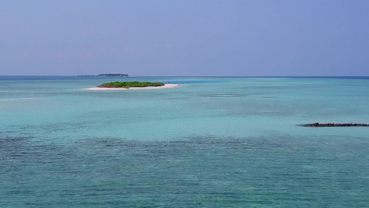 带白沙背景的蓝海热带环礁湖海滩假日的无人驾驶无人驾驶视频