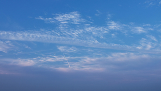 天空中形态各异的云实拍视频