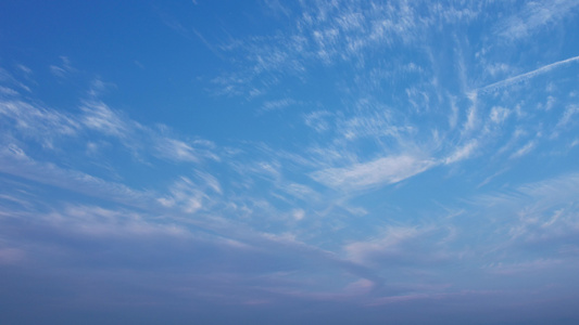 天空中形态各异的云实拍视频
