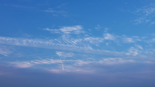 天空中形态各异的云实拍视频