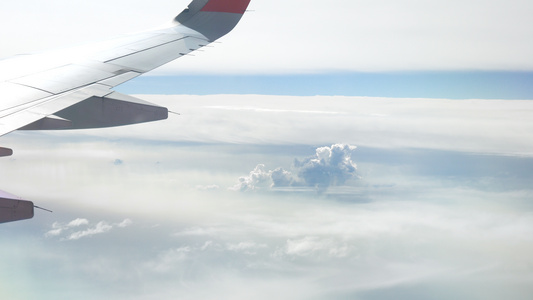 飞机穿越云层4K实拍视频