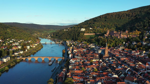 从上面的海德堡天际线鸟瞰图海德堡老城河和桥梁德国天际线57秒视频