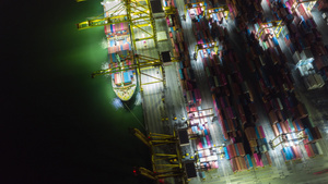 无人驾驶飞机集装箱船舶和船只前往海港进行物流运输时10秒视频