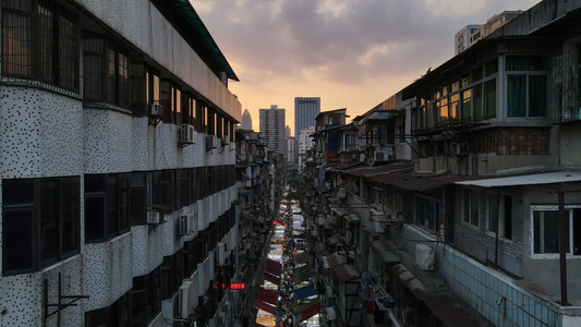 航拍城市热点民生就业工程地摊经济摆摊商贩夜市素材[领涨]视频