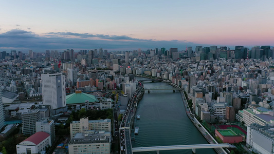 在东京城市建筑日出时日本视频