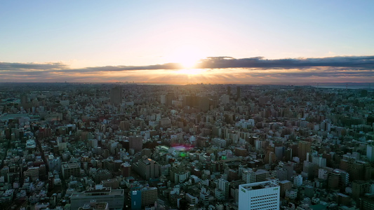 在东京城市建筑日出时日本视频