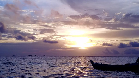 美丽的旅游海滩探险的美丽空中海景由蓝绿水和清洁沙土视频