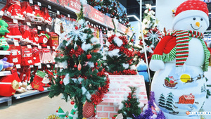 商场浓郁的圣诞节节日气氛12秒视频