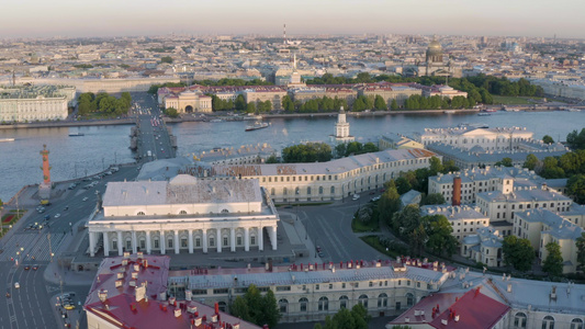 圣彼得堡市中心日落时的航拍视频俄罗斯旧证券交易所大楼视频