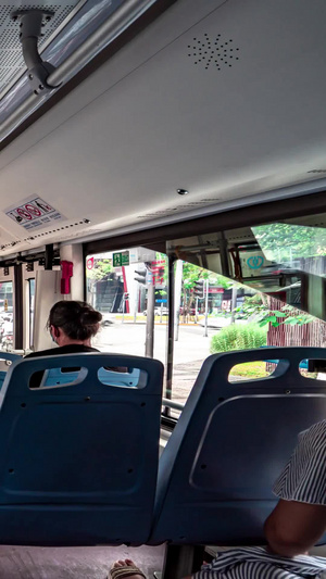 成都BRT加长公交车延时摄影素材城市绿色出行12秒视频