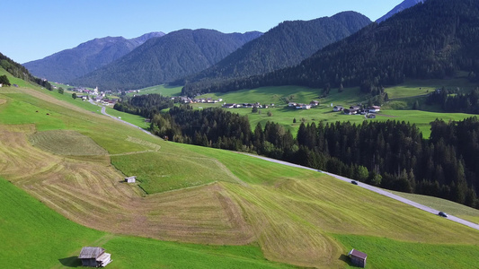 Austrian阿尔卑斯山的惊人人类住区景象视频