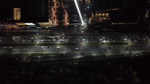 很多车都上路了夜城14秒视频