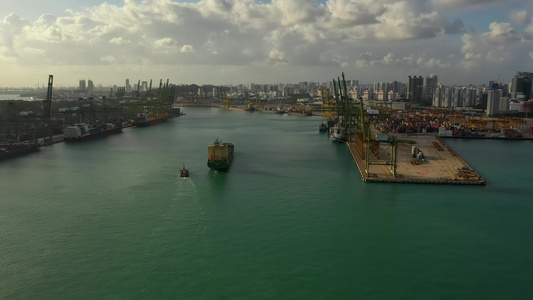 新加坡港的集装箱新加坡市海运集装箱码头视频