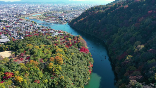 秋天的河川和船阿拉西山京都日本视频